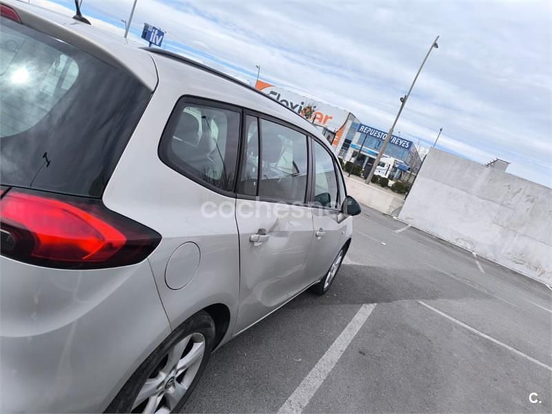 Usado Opel Zafira Tourer Expression 110 CV (80 kW) 2013 Gris / plata Monovolumen