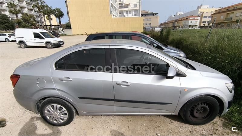 Usado Chevrolet Aveo LS 86 CV (63 kW) 2013 Gris / plata Berlina