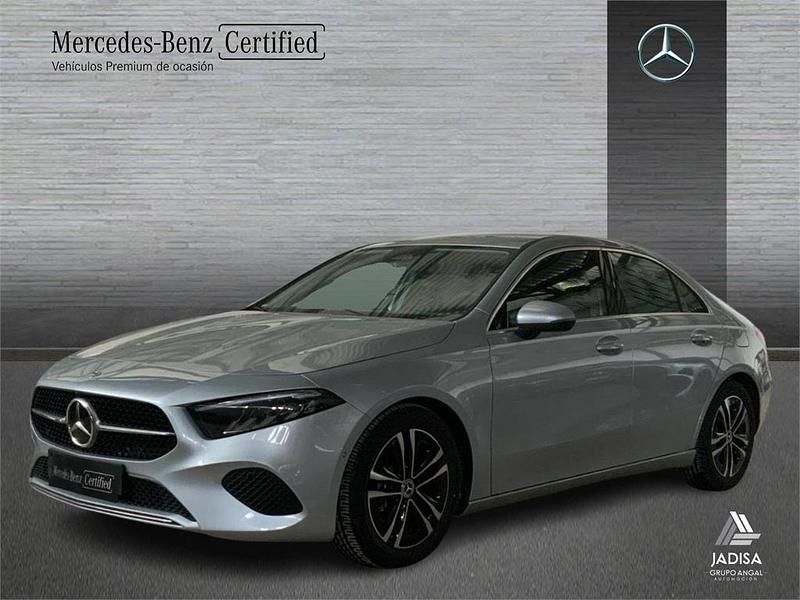Usado Mercedes A180 136 CV (100 kW) 2024 Gris Berlina