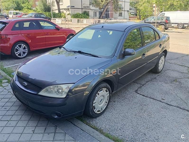 Usado Ford Mondeo Trend 125 CV (91 kW) 2002 Gris / plata Berlina