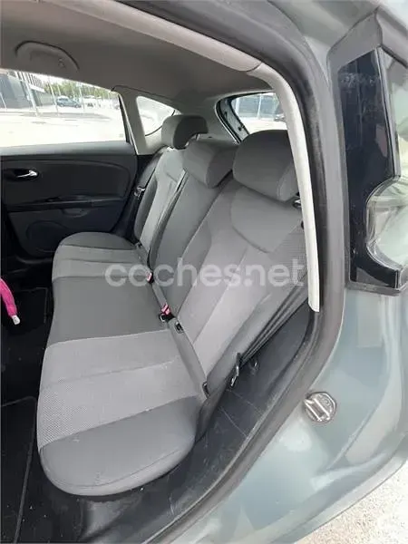 Usado Seat Leon Stylance 105 CV (77 kW) 2006 Gris / plata Utilitario