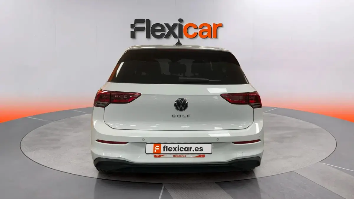 Usado VW Golf VIII 116 CV (85 kW) 2021 Blanco Berlina