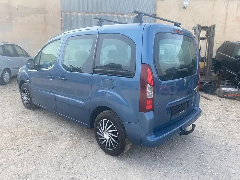 Usado Peugeot Partner Tepee Outdoor 112 CV (82 kW) 2012 Azul Monovolumen