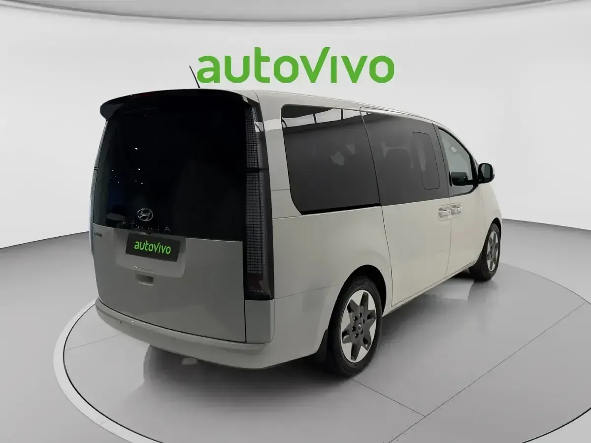 Usado Hyundai Staria 177 CV (130 kW) 2022 Blanco Monovolumen