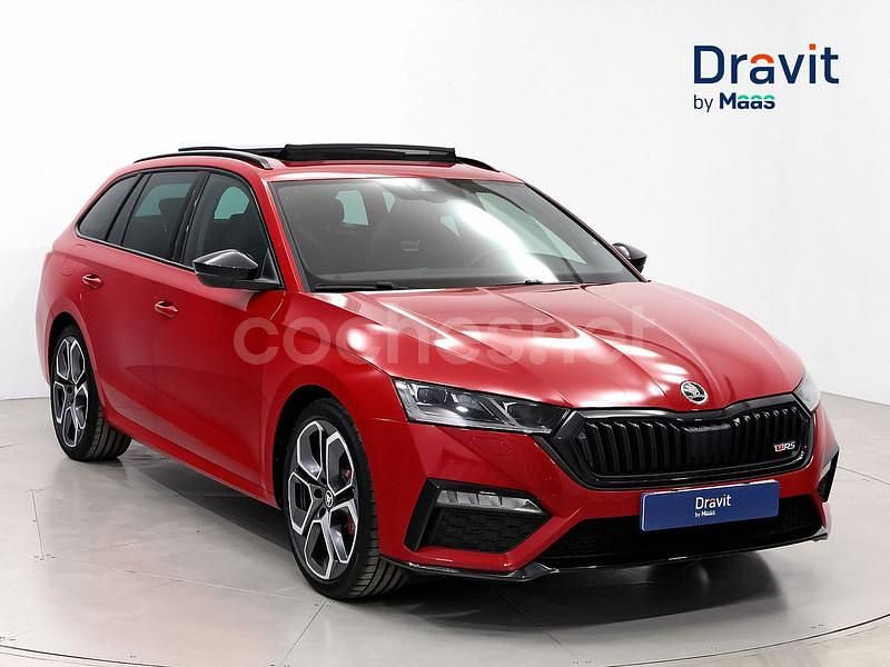 Rojo Usado 2024 Skoda Octavia RS Familiar | 39.890 € (Un poco caro) - Imagen 1/4