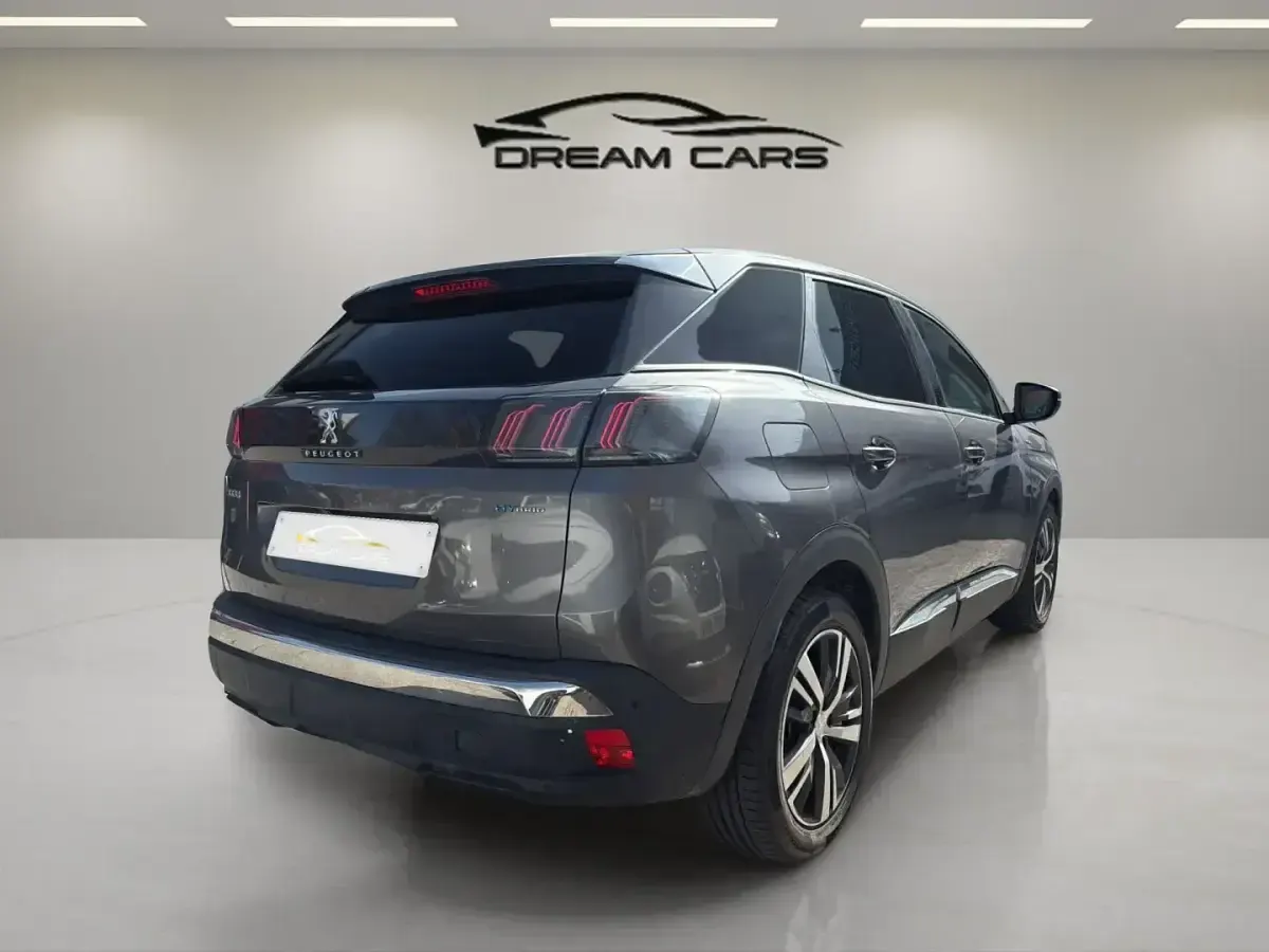 Usado Peugeot 3008 Allure 225 CV (165 kW) 2023 Gris / plata SUV