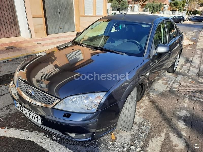 Gris / plata Usado 2006 Ford Mondeo Trend Berlina | 3250 € (Precio justo) - Imagen 1/4