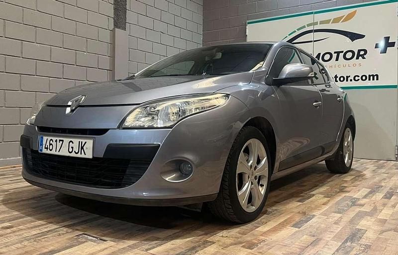 Usado Renault Mégane III Dynamique 106 CV (77 kW) 2009 Gris Utilitario