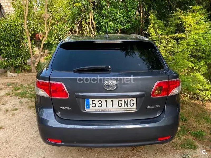 Usado Toyota Avensis Advance 126 CV (92 kW) 2009 Gris / plata Familiar
