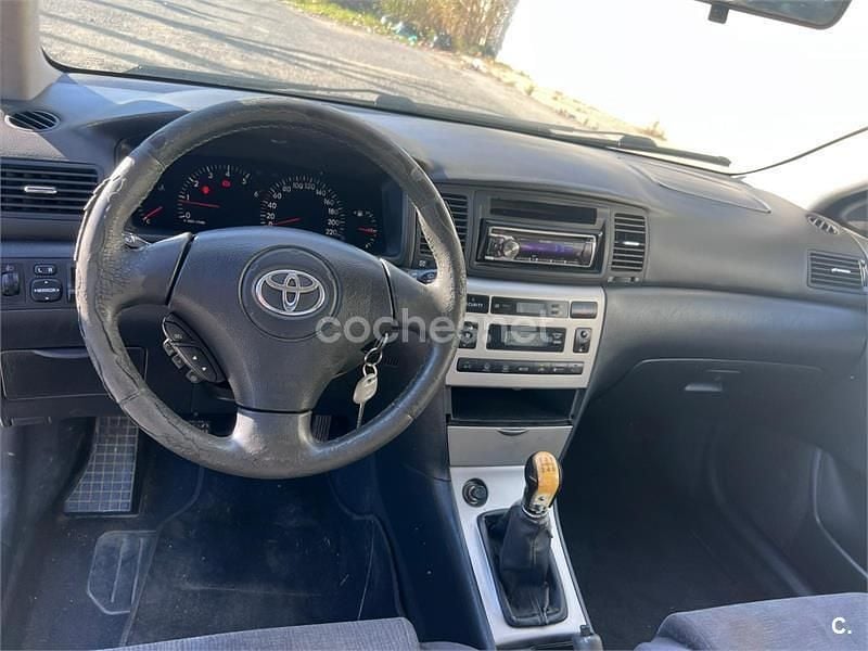 Usado Toyota Corolla Sol 110 CV (80 kW) 2004 Gris / plata Berlina