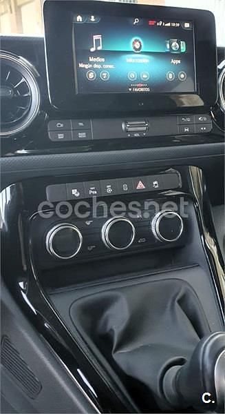 Usado Mercedes T180 116 CV (85 kW) 2023 Gris / plata Monovolumen