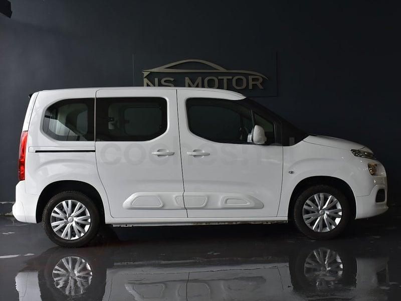 Usado Citroën Berlingo Feel 102 HP (75 kW) 2022 Branco Monovolume