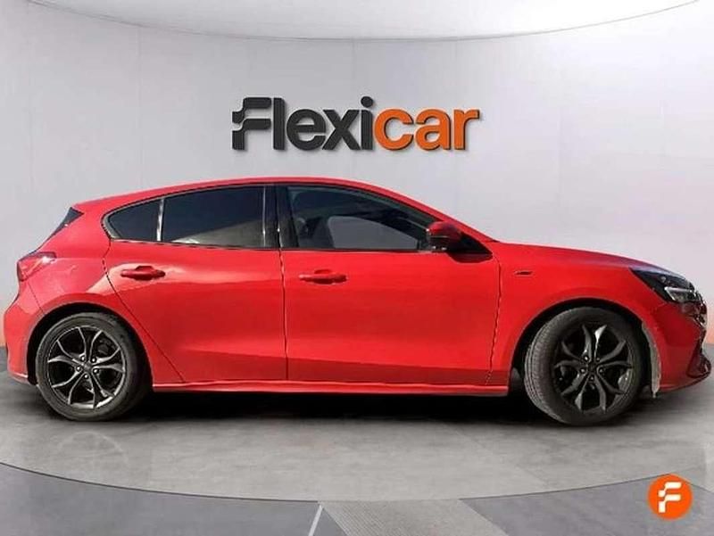 Begagnad Ford Focus ST-Line 125 HK (91 kW) 2018 Röd Halvkombi