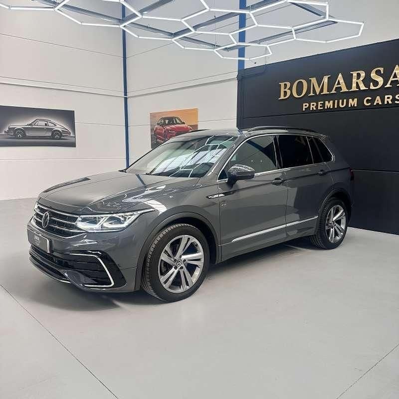 Usado VW Tiguan R-line 150 CV (110 kW) 2021 Gris / plata SUV