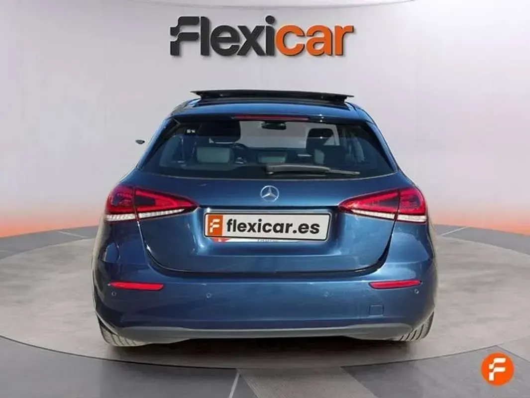 Usado Mercedes A180 136 HP (100 kW) 2019 Azul Sedan