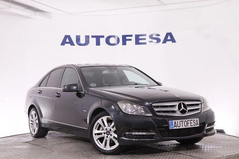 Usado Mercedes C200 136 CV (100 kW) 2011 Negro Berlina