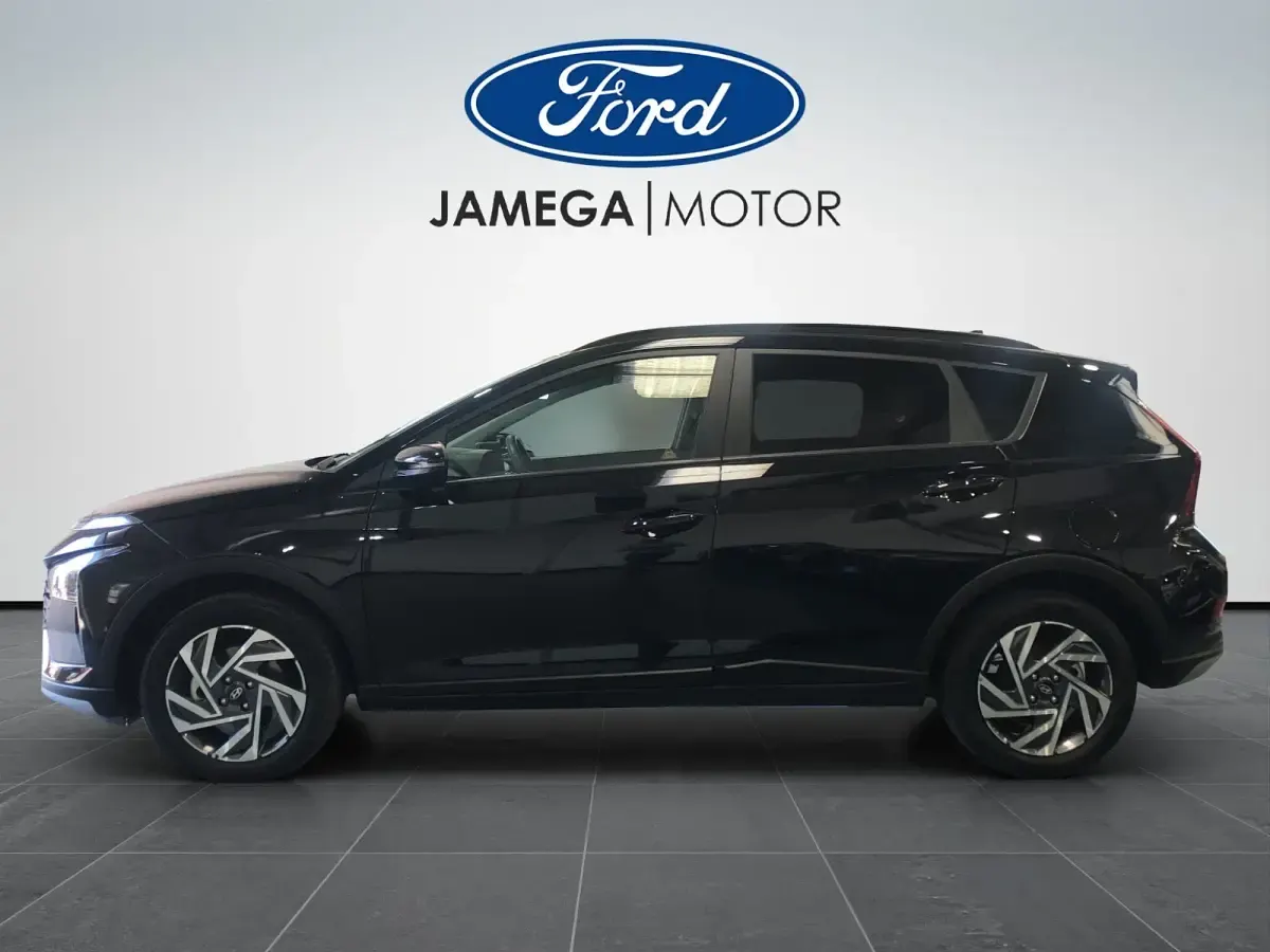 Usado Hyundai Bayon 100 CV (73 kW) 2024 Negro SUV