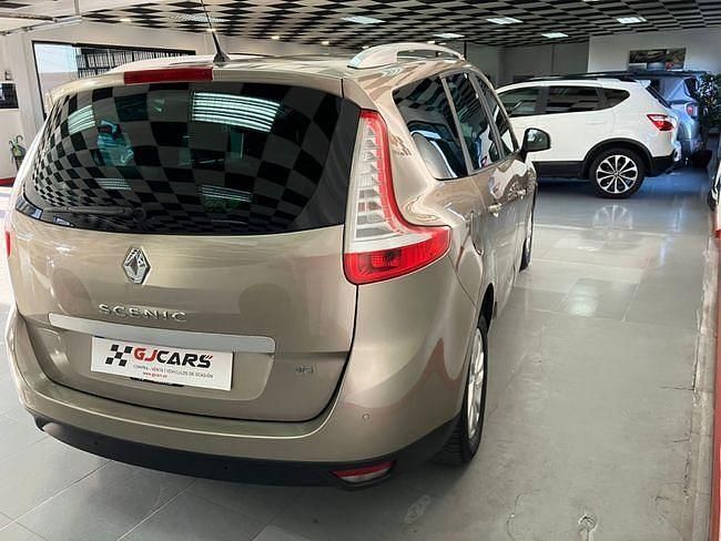 Usado Renault Scénic III LIMITED 110 CV (80 kW) 2014 Marrón Monovolumen