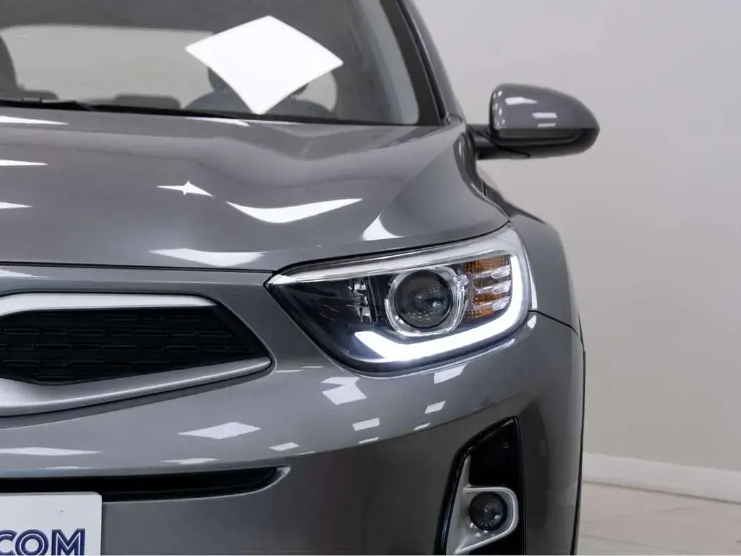 Usado Kia Stonic 101 CV (74 kW) 2025 Gris SUV