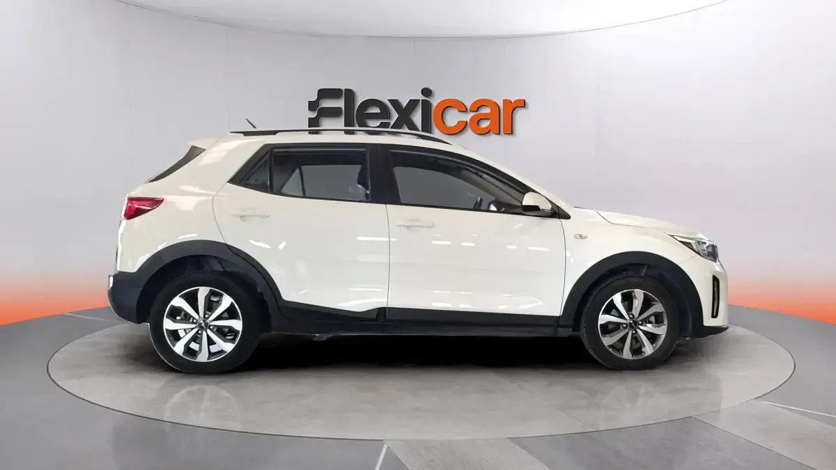 Usado Kia Stonic 101 CV (74 kW) 2021 Blanco SUV