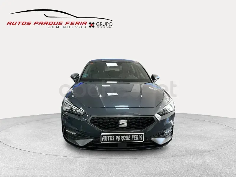 Usado Seat Leon FR 116 CV (85 kW) 2025 Gris / plata Berlina