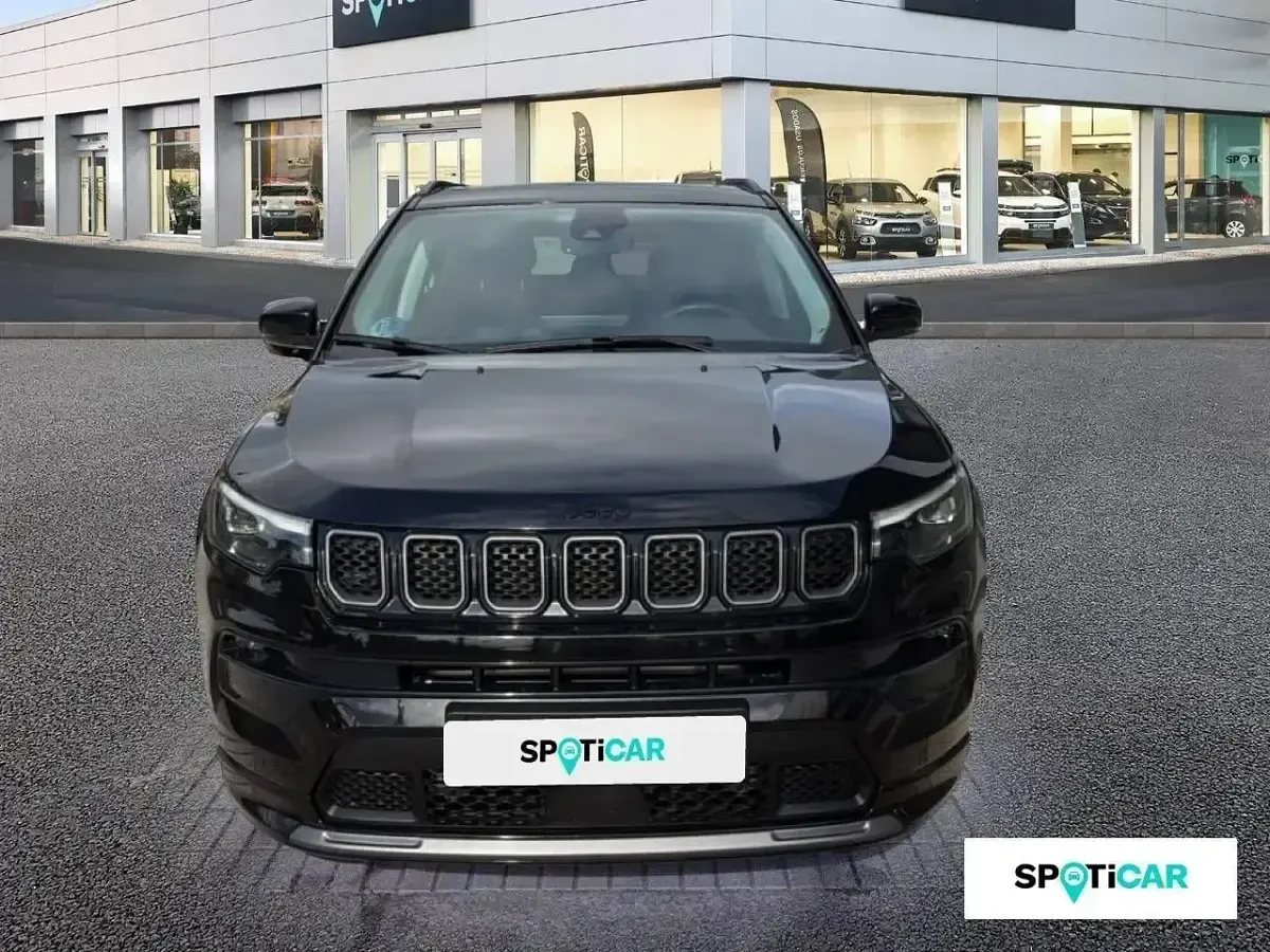 Usado Jeep Compass Summit 130 CV (95 kW) 2024 Negro SUV