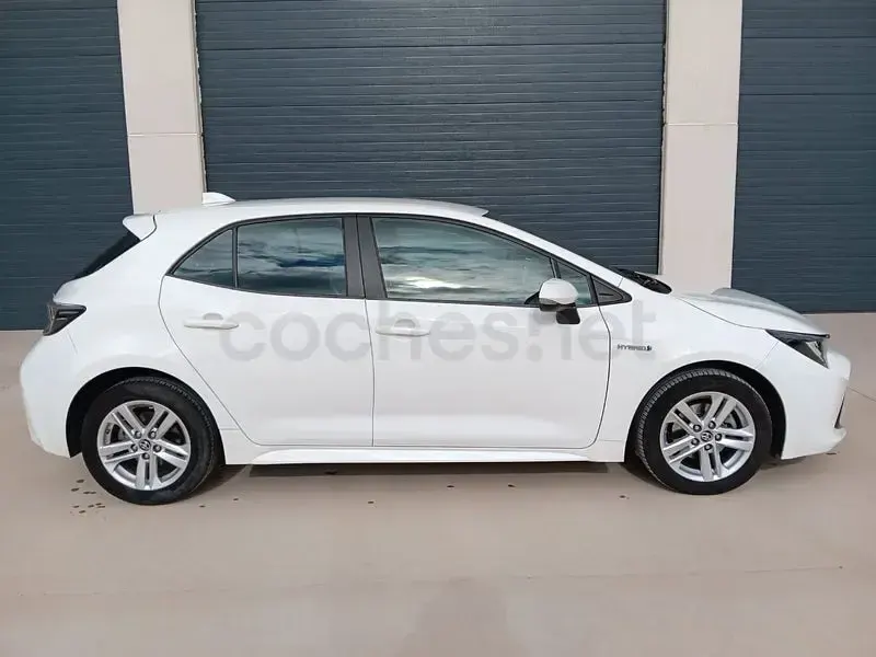 Usado Toyota Corolla Active 122 CV (89 kW) 2020 Blanco Berlina