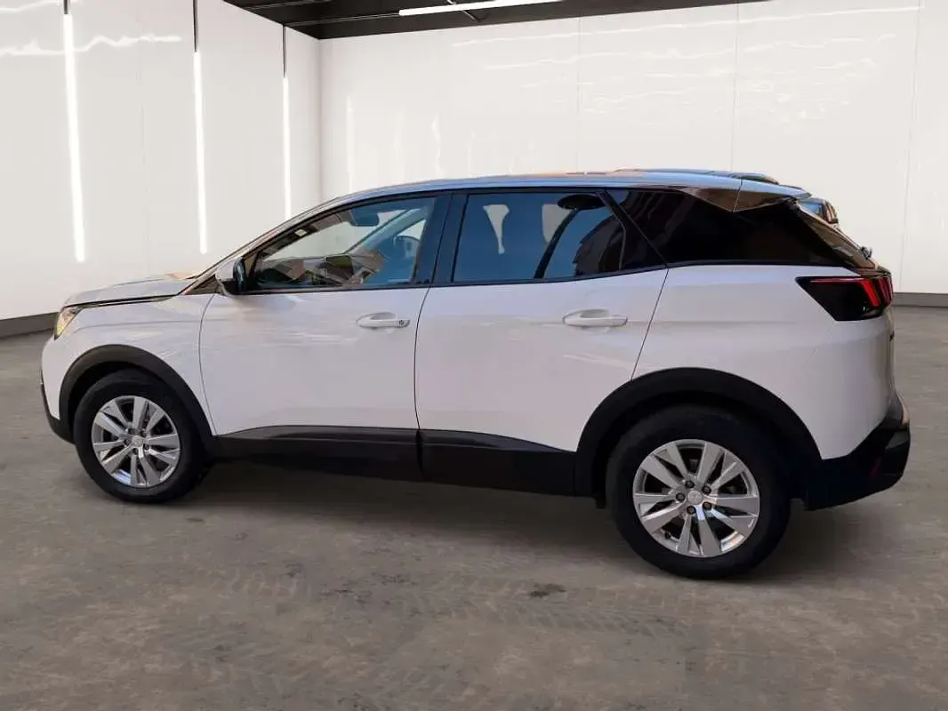 Usado Peugeot 3008 Allure 120 CV (88 kW) 2017 Blanco SUV
