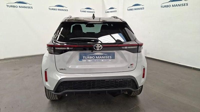 Usado Toyota Yaris Hybrid Sport 116 CV (85 kW) 2024 Gris / plata Berlina