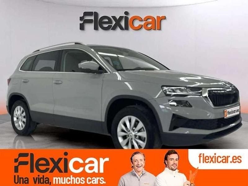 Gris Usado 2022 Skoda Karoq Ambition SUV | 18.490 € (Buen precio) - Imagen 1/4