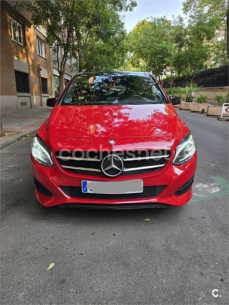 Rojo Usado 2015 Mercedes B180 Urban Monovolumen | 11.900 € (Un poco caro) - Imagen 1/4