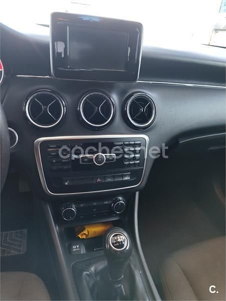 Usado Mercedes A180 Urban 109 CV (80 kW) 2013 Negro Berlina
