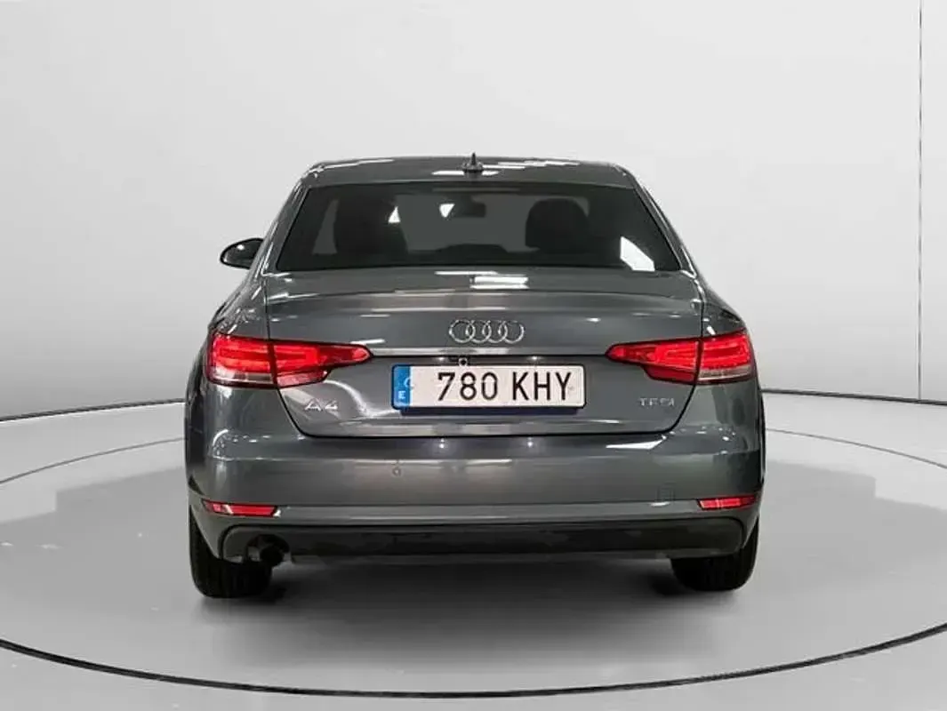 Usado Audi A4 Advanced 150 CV (110 kW) 2018 Gris Berlina