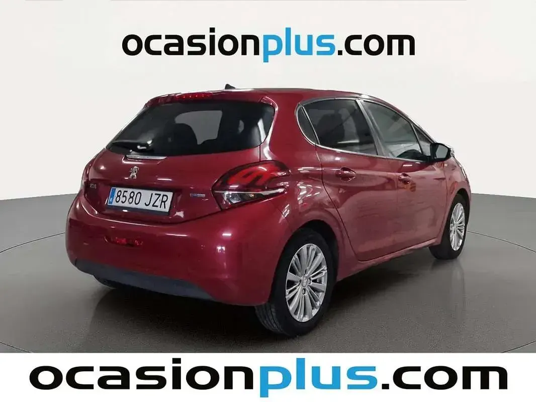 Usado Peugeot 208 Style 82 CV (60 kW) 2017 Rojo Utilitario