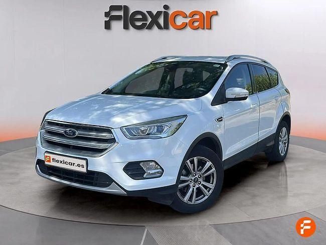 Usado Ford Kuga Trend+ 150 CV (110 kW) 2018 Blanco SUV