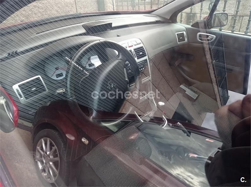 Usado Peugeot 307 110 CV (80 kW) 2006 Rojo Familiar