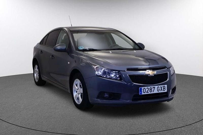 Usado Chevrolet Cruze LS 113 CV (83 kW) 2010 Gris Utilitario