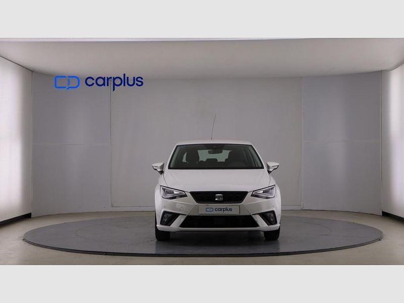 Usado Seat Ibiza Style 110 CV (80 kW) 2022 Blanco (sólido) Utilitario