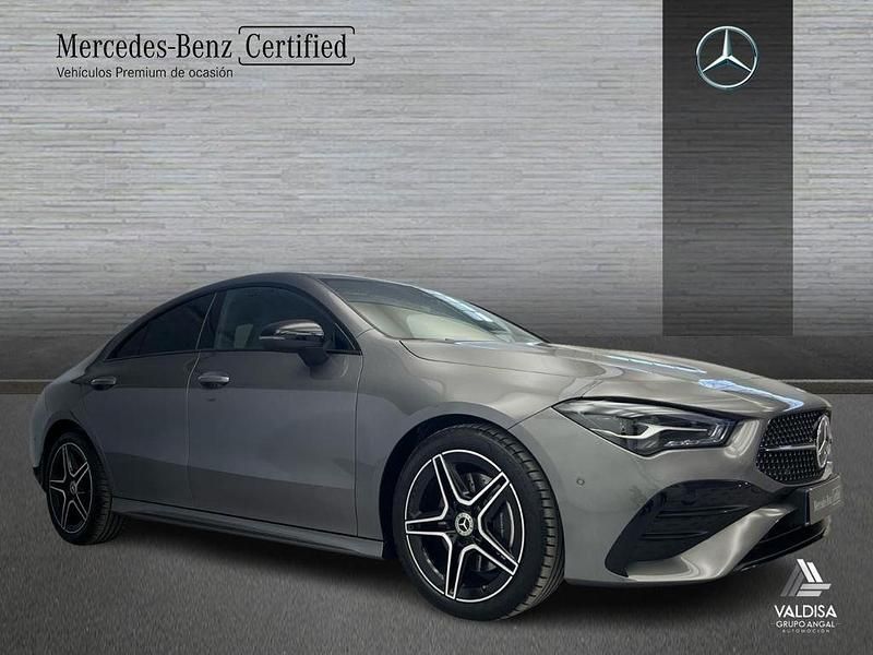Nuevo Mercedes CLA220 AMG line 190 CV (139 kW) 2025 Gris montaña Berlina