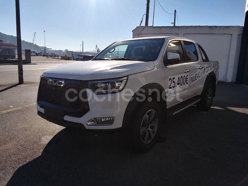Nuevo EVO Cross 4 136 CV (100 kW) 2025 Blanco Recogida