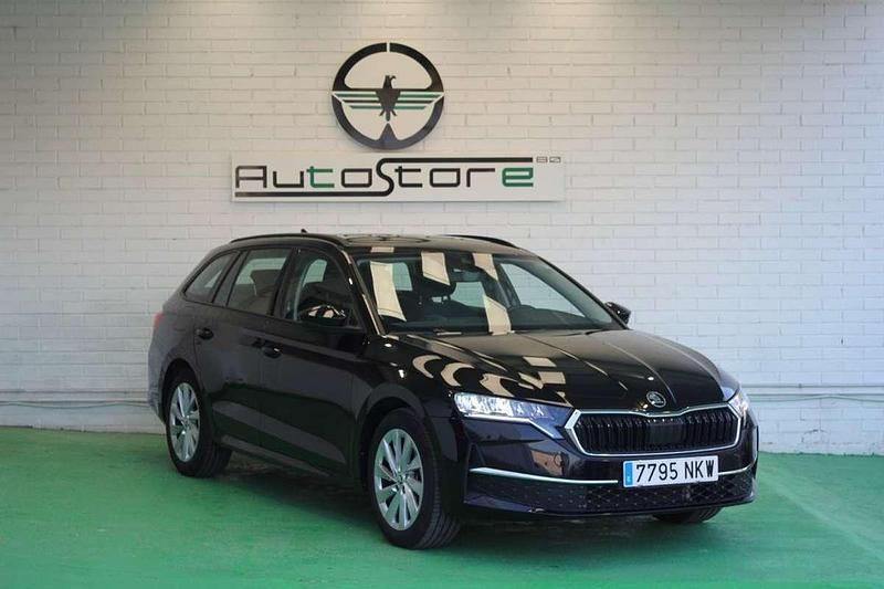 Usado Skoda Octavia Selection 150 CV (110 kW) 2024 Negro Familiar