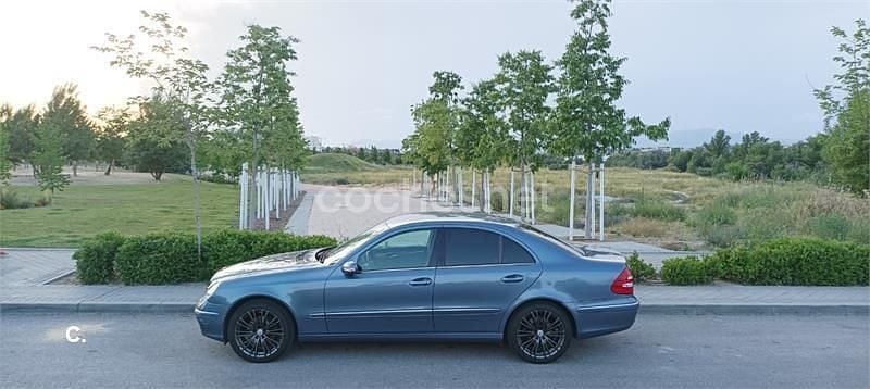 Azul Usado 2004 Mercedes E320 Elegance Berlina | 8000 € (Precio justo) - Imagen 1/4