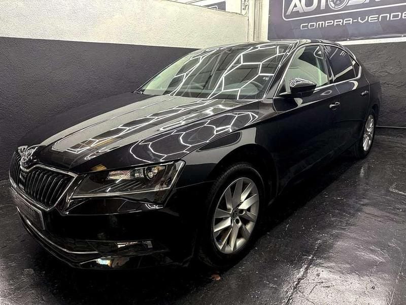 Usado Skoda Superb Ambition 150 CV (110 kW) 2018 Negro Familiar
