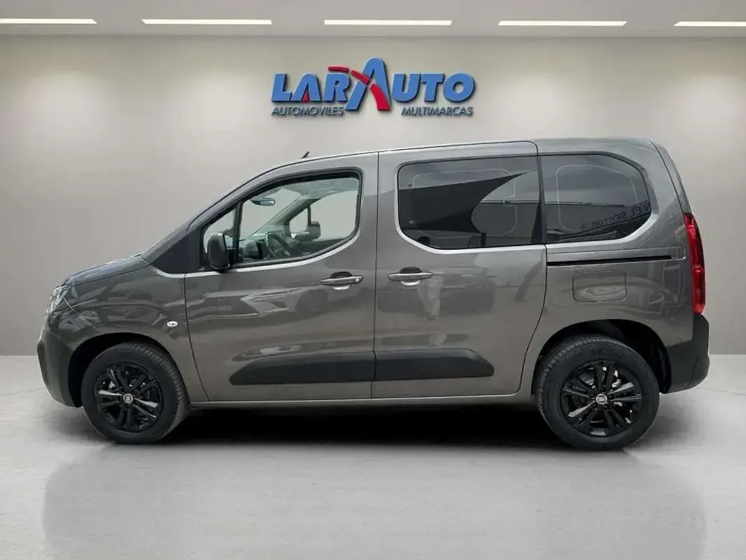 Usado Fiat Doblò Feel 102 CV (75 kW) 2023 Gris Monovolumen