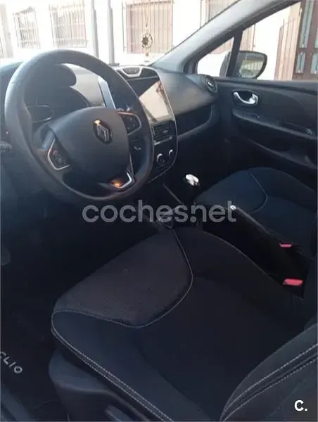 Usado Renault Clio IV Business 75 CV (55 kW) 2019 Gris / plata Berlina
