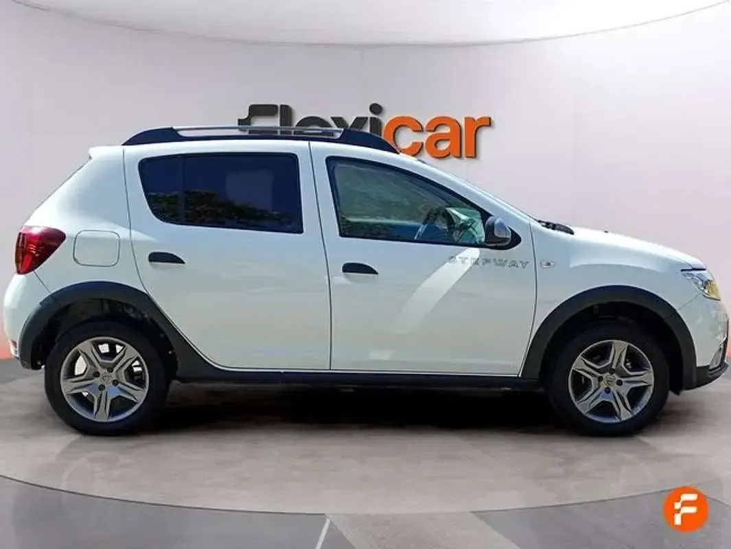 Usado Dacia Sandero Essentiel 73 CV (53 kW) 2019 Blanco Berlina