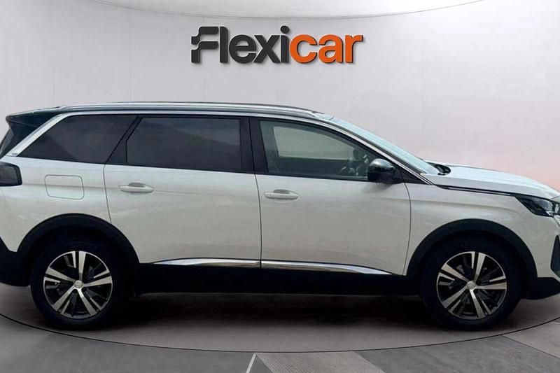 Usado Peugeot 5008 Allure 131 CV (96 kW) 2020 Blanco Monovolumen