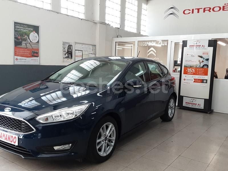 Usado Ford Focus Trend 120 CV (88 kW) 2018 Azul Berlina