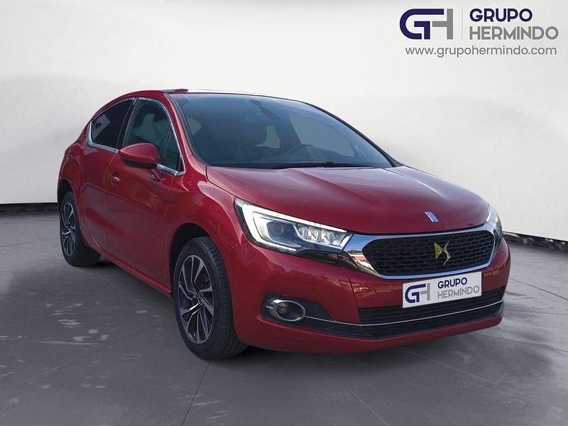 Usado DS Automobiles DS4 Style 120 CV (88 kW) 2017 Rojo Berlina