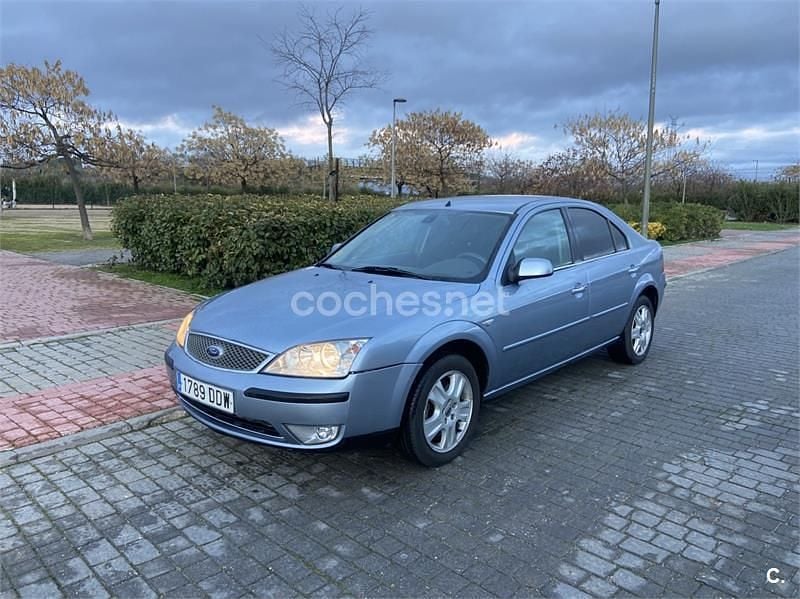 Gris / plata Usado 2005 Ford Mondeo Ghia Berlina | 1899 € (Precio justo) - Imagen 1/4